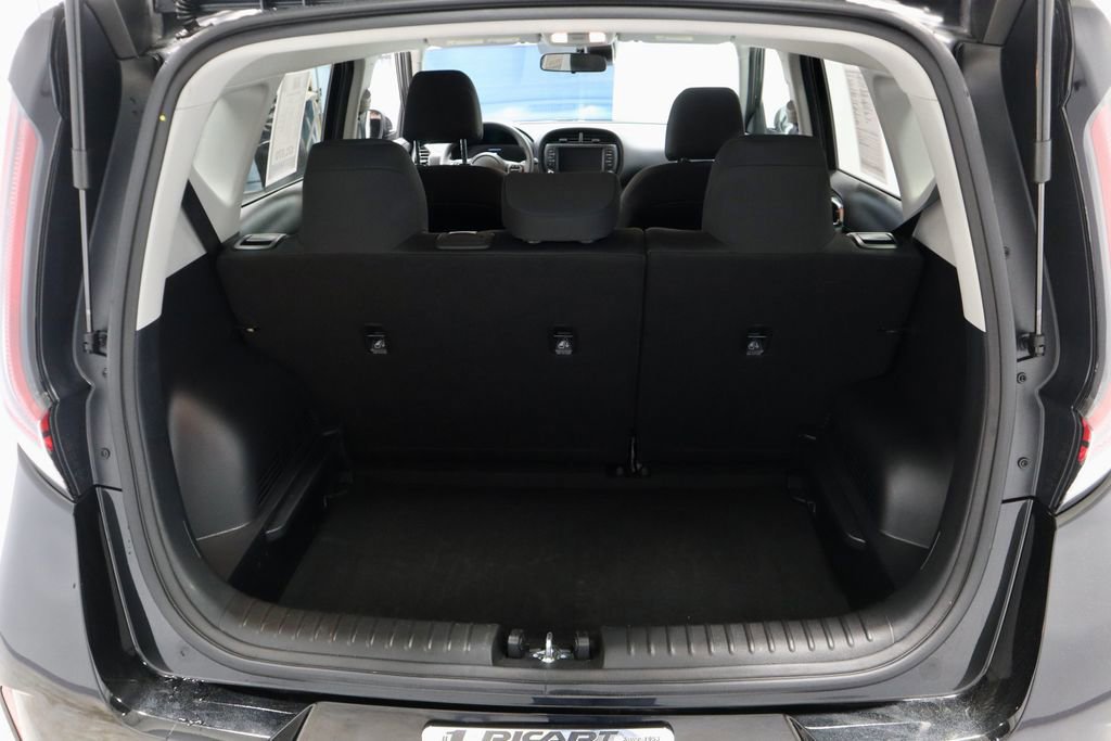 Used 2025 Kia Soul LX image 11