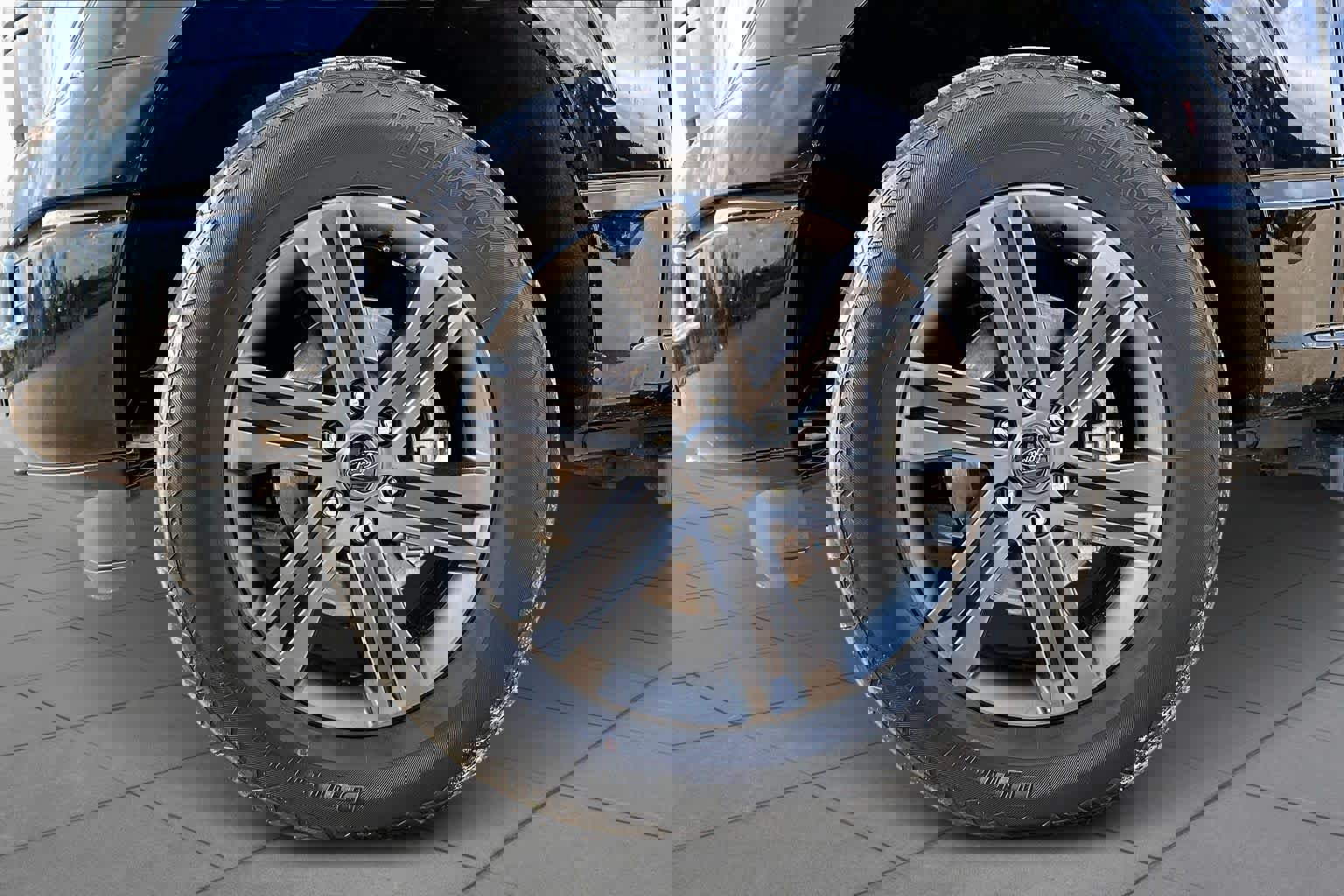 Certified 2022 Ford F150 Lariat w/ Equipment Group 502A High image 14