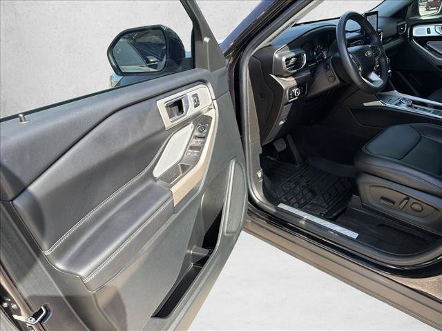 Certified 2023 Ford Explorer Limited w/ Limited Technology Package RWD image 9