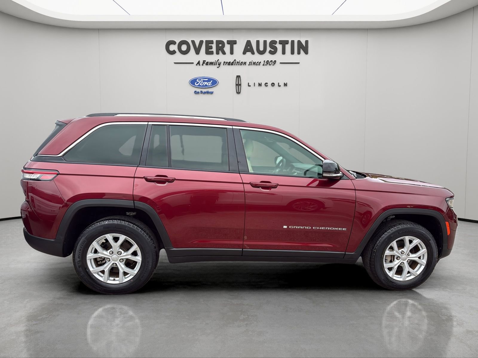 Used 2023 Jeep Grand Cherokee Limited RWD image 6