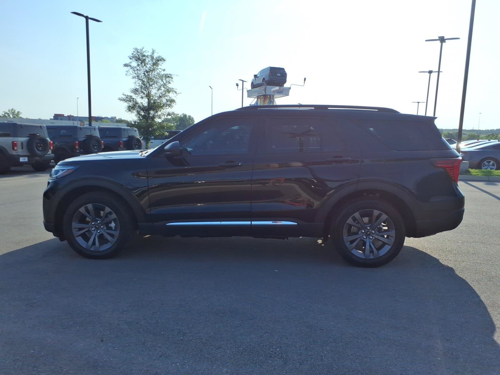 Certified 2025 Ford Explorer Active w/ Active Comfort Package AWD/4WD image 6