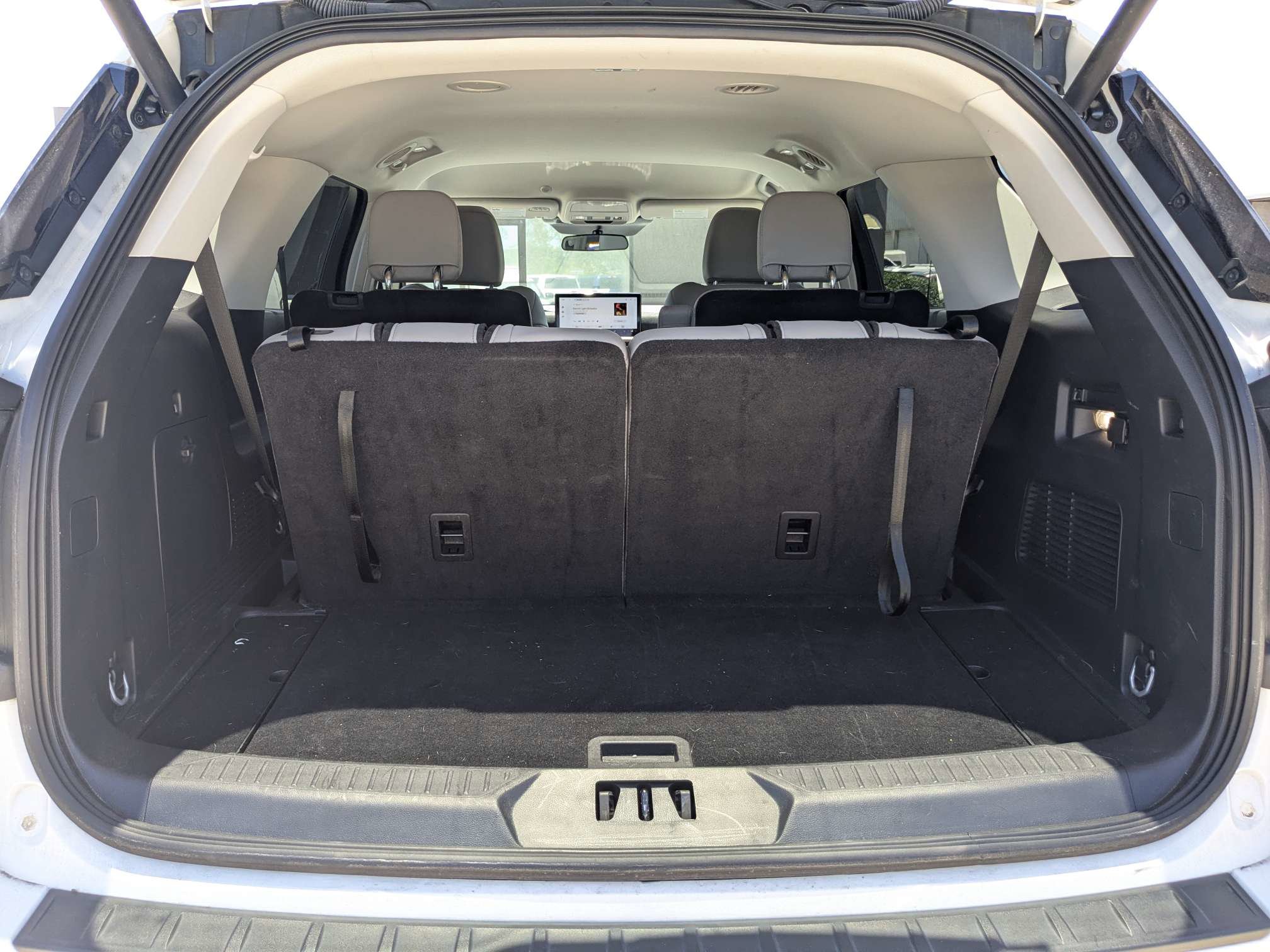Certified 2025 Ford Explorer Active w/ Active Comfort Package RWD image 13