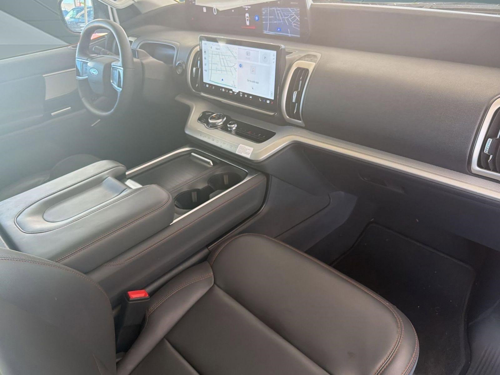 Certified 2025 Ford Expedition Active image 29