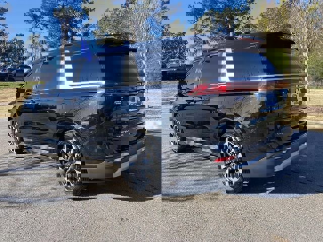 Used 2024 Kia Carnival EX image 3