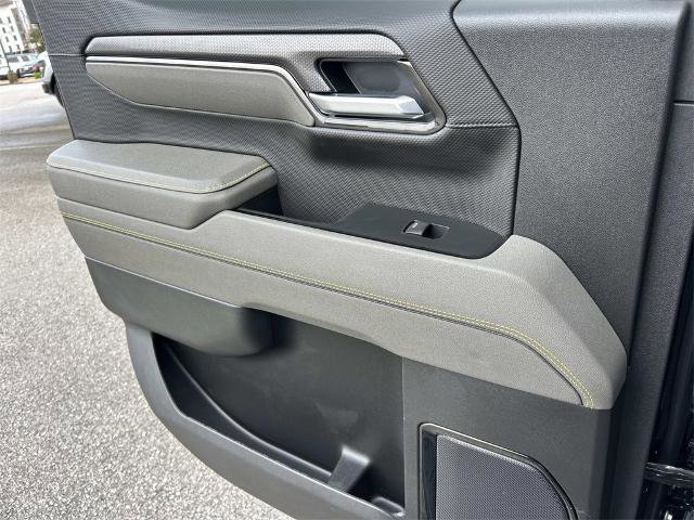 Used 2025 Chevrolet Silverado 1500 ZR2 w/ Technology Package image 19