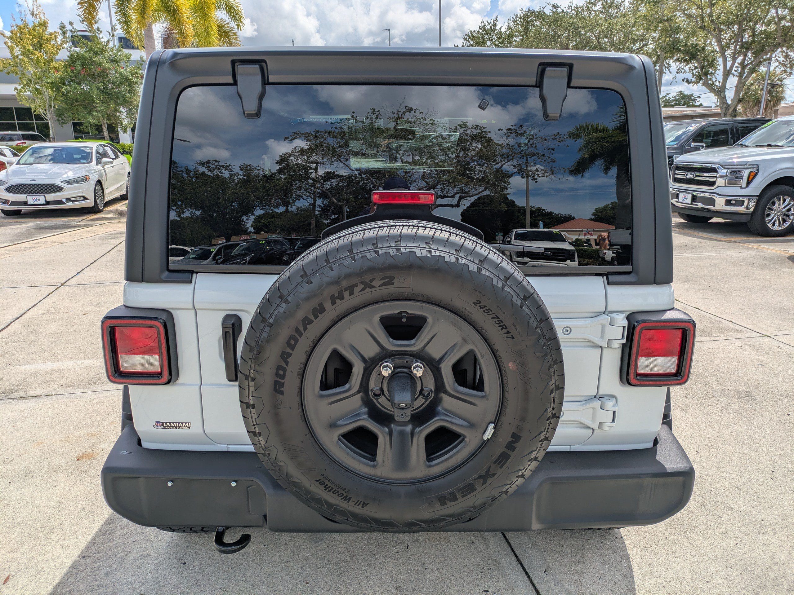 Used 2025 Jeep Wrangler Sport AWD/4WD image 5