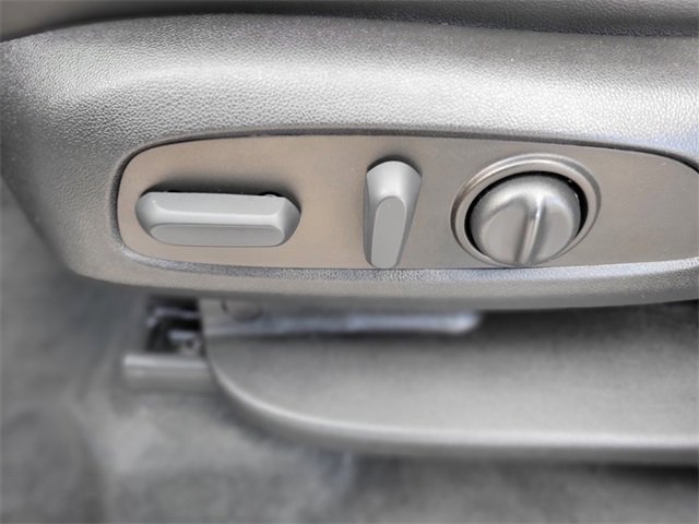 Used 2022 Chevrolet Traverse RS image 11