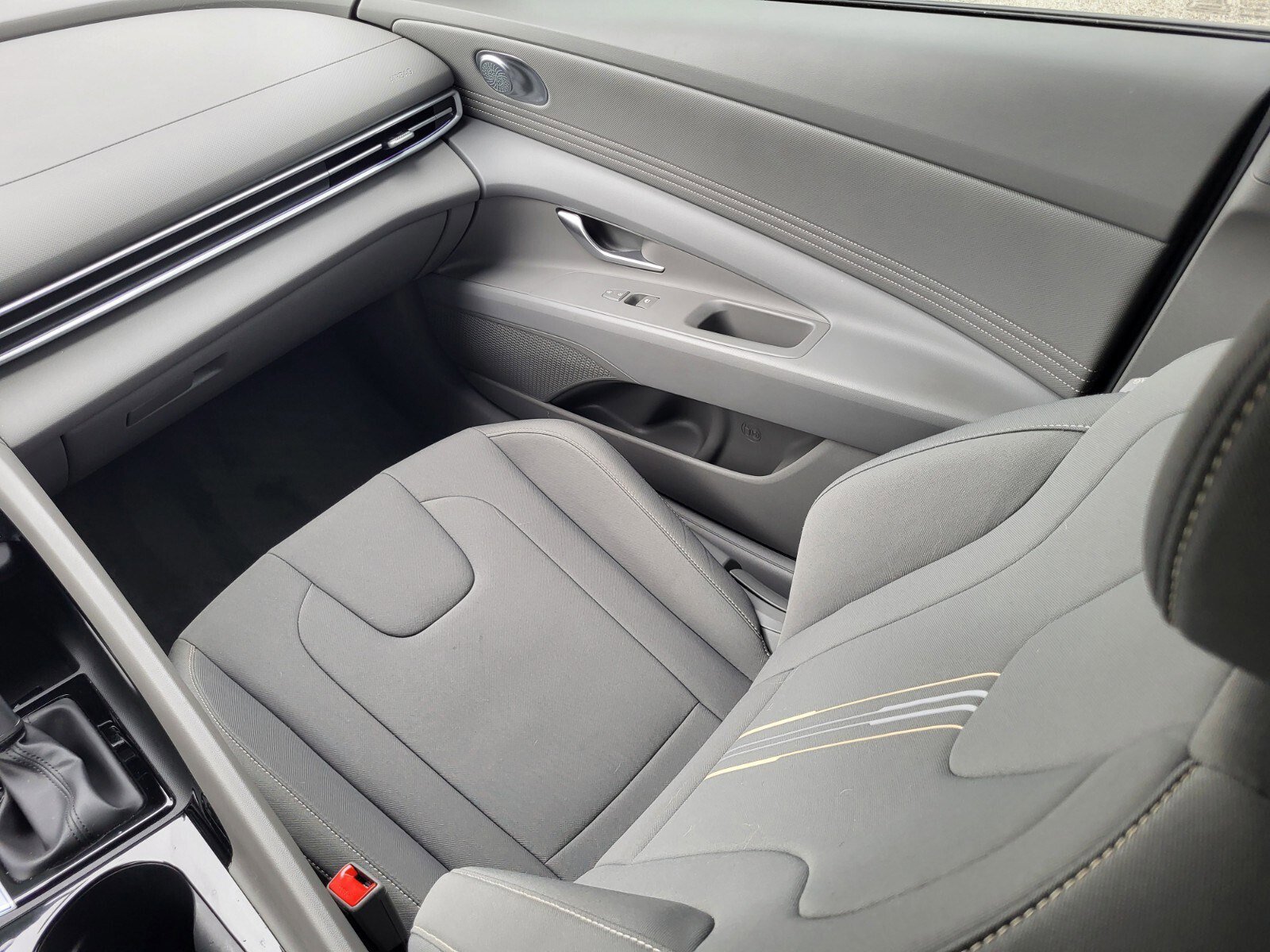 Used 2025 Hyundai Elantra SEL image 16