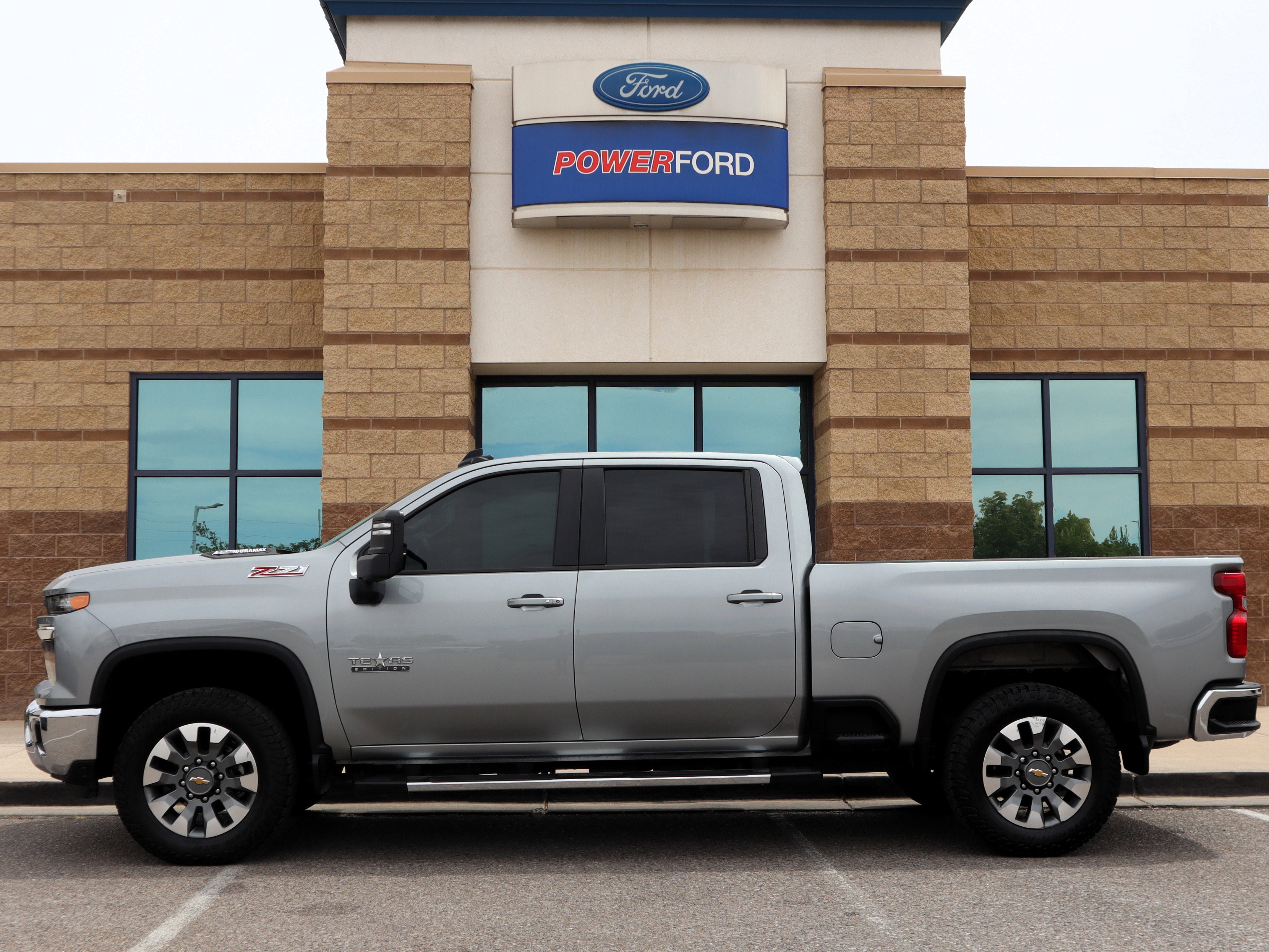 Used 2025 Chevrolet Silverado 2500 LT w/ Texas Edition AWD/4WD image 9