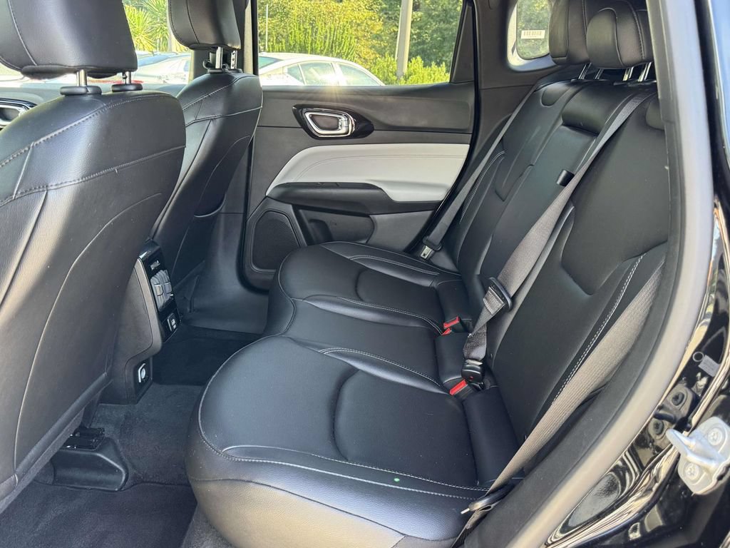 Used 2025 Jeep Compass Limited AWD/4WD image 17