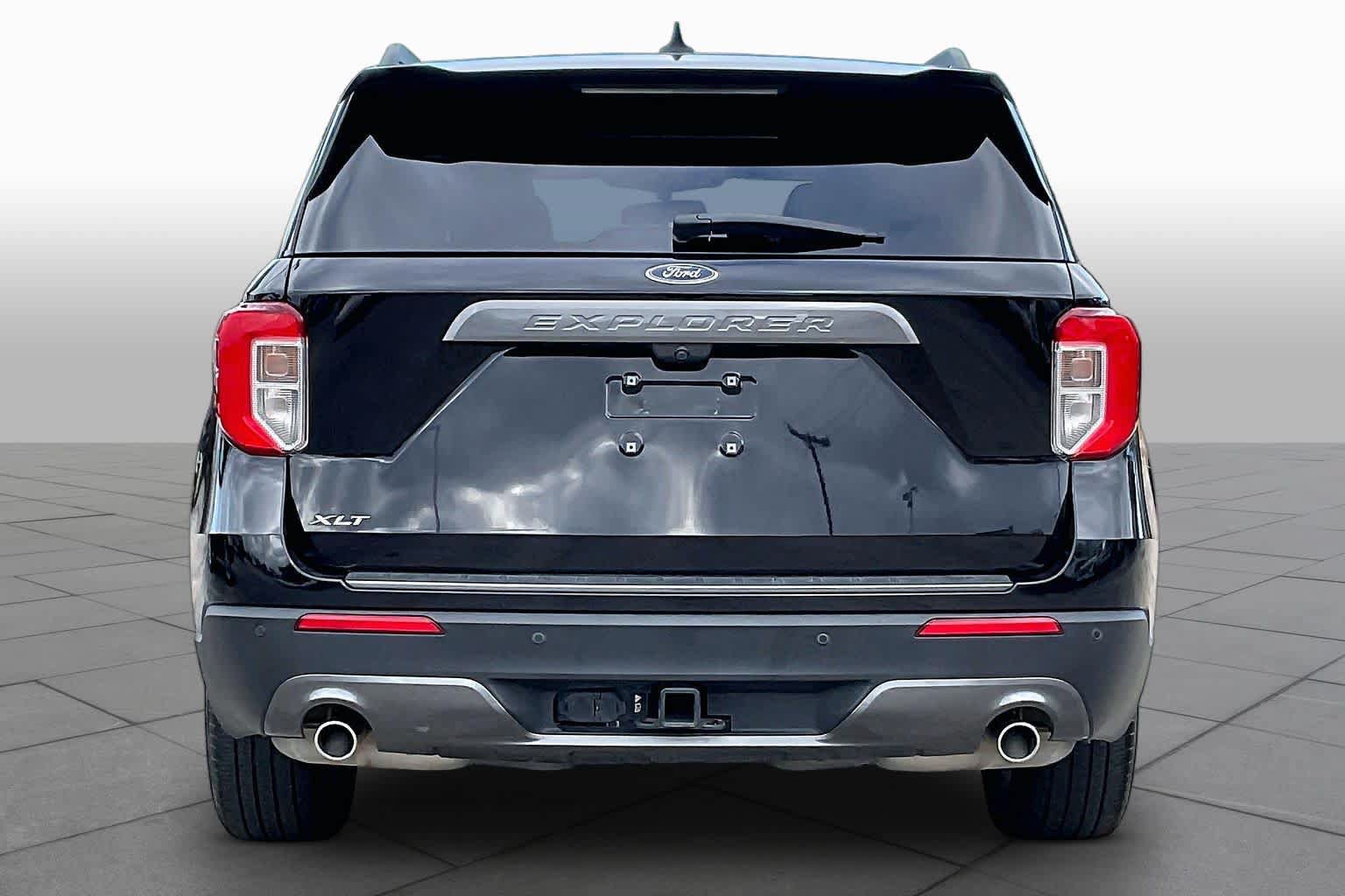 Certified 2023 Ford Explorer XLT RWD image 5