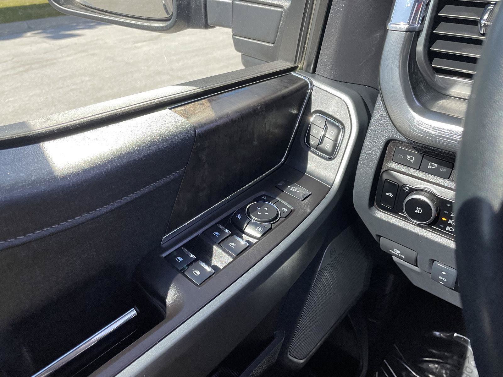 Certified 2024 Ford F250 Lariat w/ Lariat Ultimate Package AWD/4WD image 32