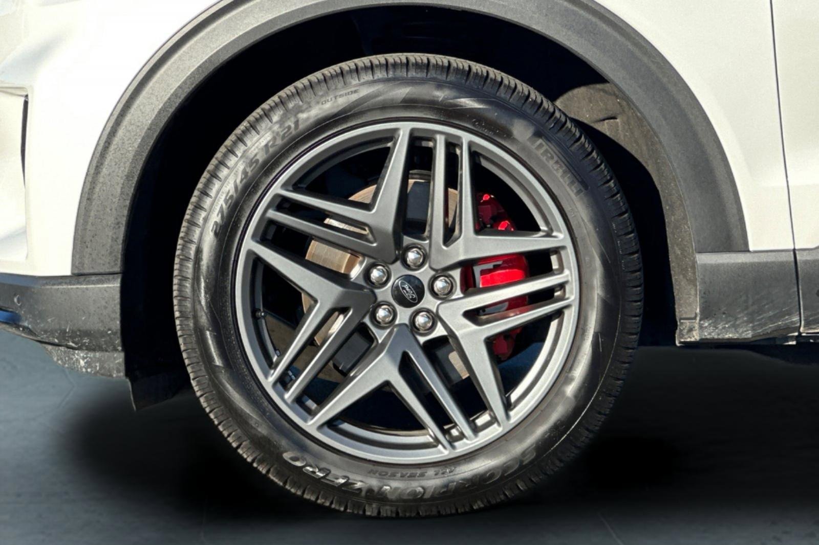 Certified 2025 Ford Explorer ST-Line w/ ST-Line Street Pack image 32