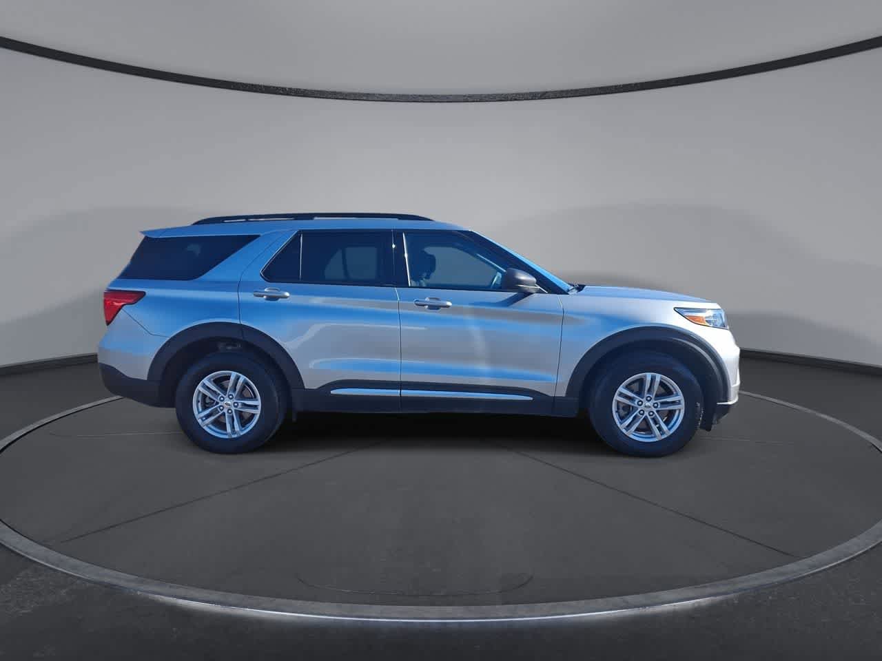 Certified 2023 Ford Explorer XLT AWD/4WD image 9