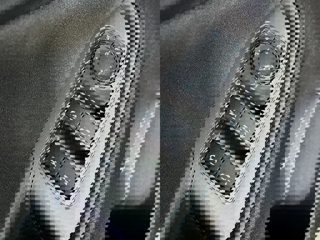 Used 2021 Chevrolet Malibu RS image 28