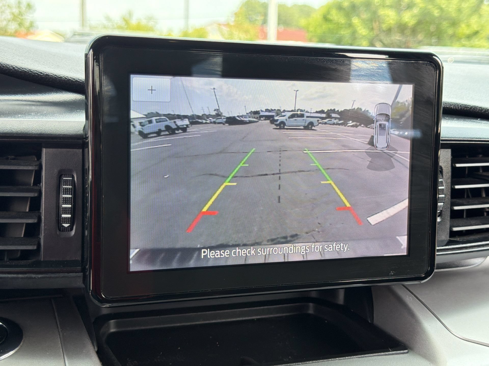 Certified 2021 Ford Explorer XLT RWD image 3
