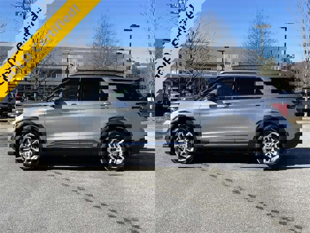 Certified 2025 Ford Explorer Active image 2