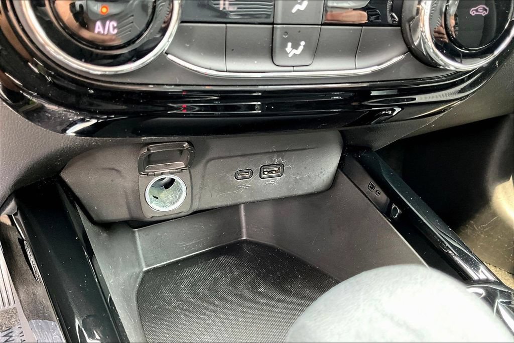Used 2025 Chevrolet Trax LT FWD image 18