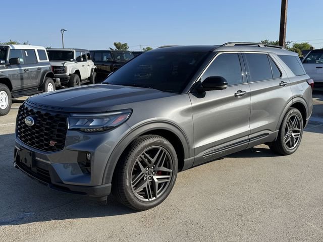 Certified 2025 Ford Explorer ST AWD/4WD image 9