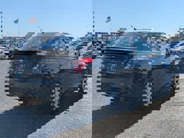 Used 2019 Nissan Versa SV image 5