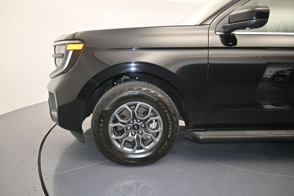Certified 2025 Ford Expedition Active AWD/4WD image 9