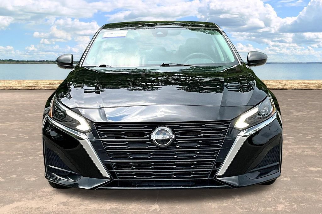 Used 2024 Nissan Altima 2.5 SV FWD image 2