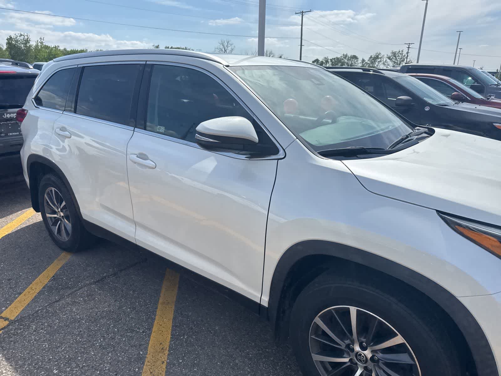 Used 2019 Toyota Highlander AWD V6 image 24