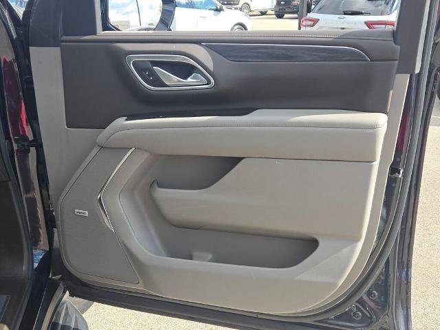 Used 2022 GMC Yukon SLT w/ SLT Premium Package image 8