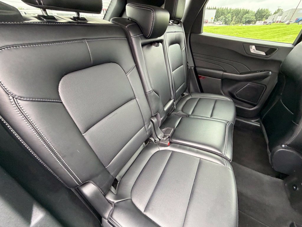 Certified 2025 Ford Escape Platinum AWD/4WD image 38