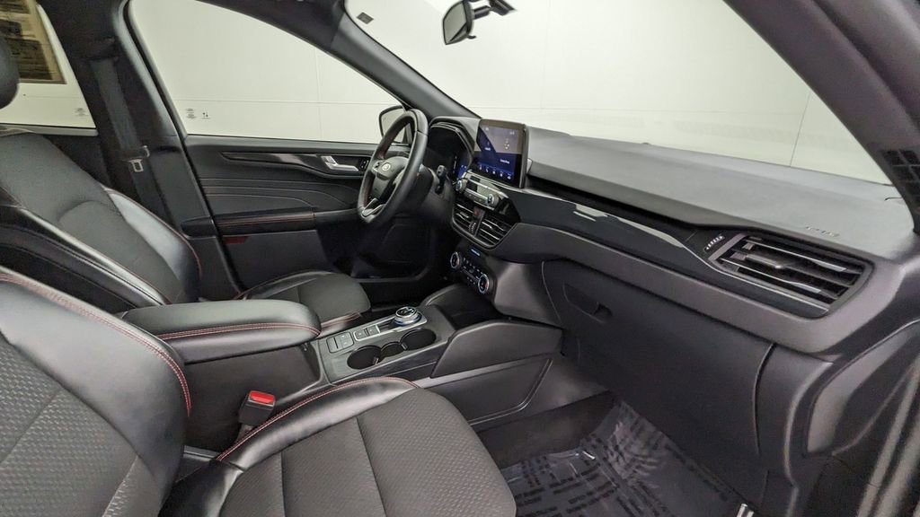 Certified 2024 Ford Escape ST-Line w/ Cold Weather Package FWD image 39