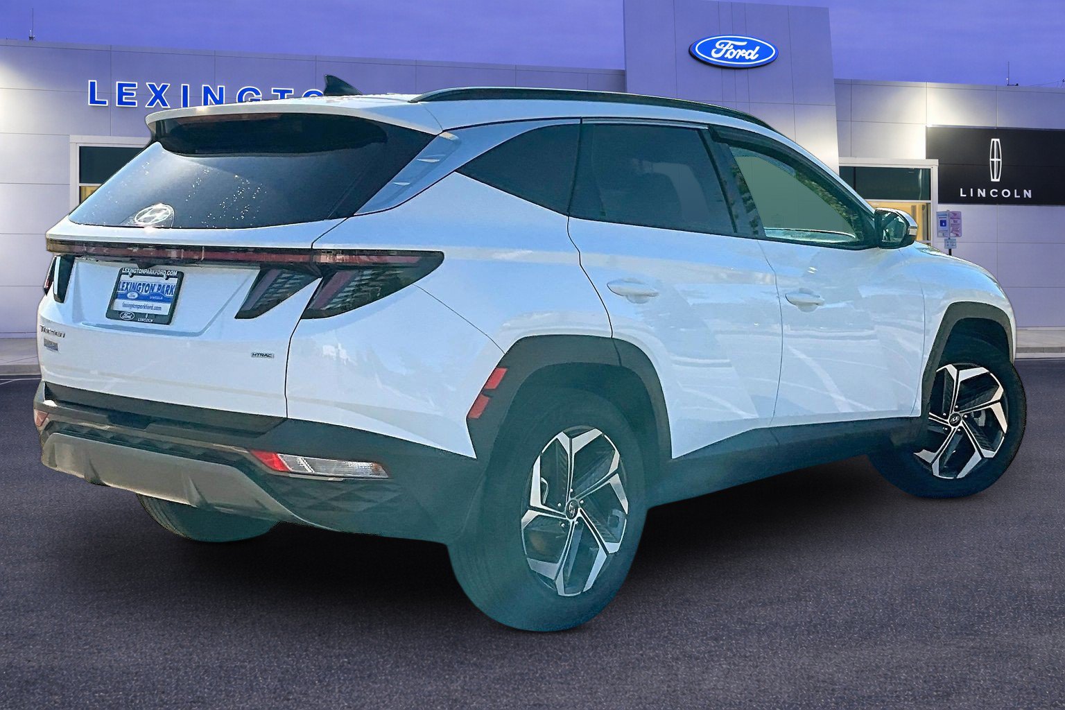 Used 2023 Hyundai Tucson Limited w/ Cargo Package AWD/4WD image 5
