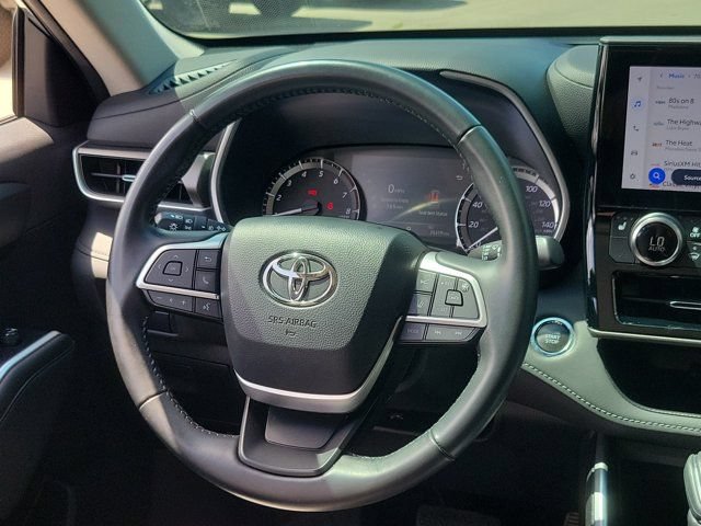Used 2023 Toyota Highlander XLE FWD image 21