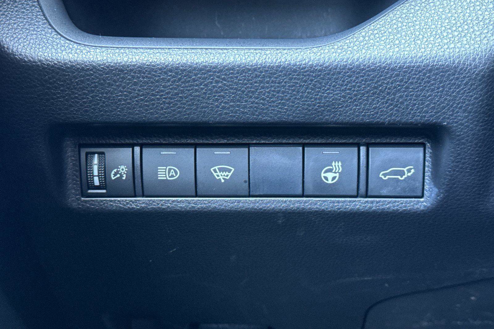 Used 2021 Toyota RAV4 SE w/ Weather & Moonroof Package AWD/4WD image 31