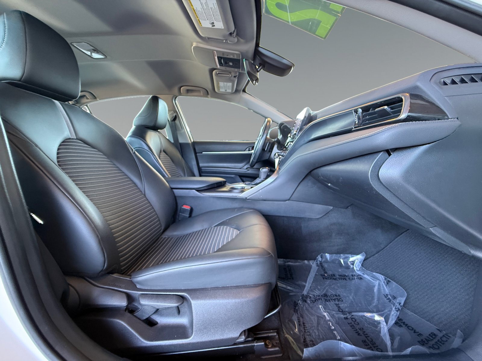 Used 2022 Toyota Camry SE w/ Carpet Mat Package (TMS) FWD image 21