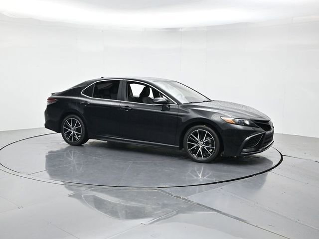 Used 2023 Toyota Camry SE w/ Convenience Package FWD image 3