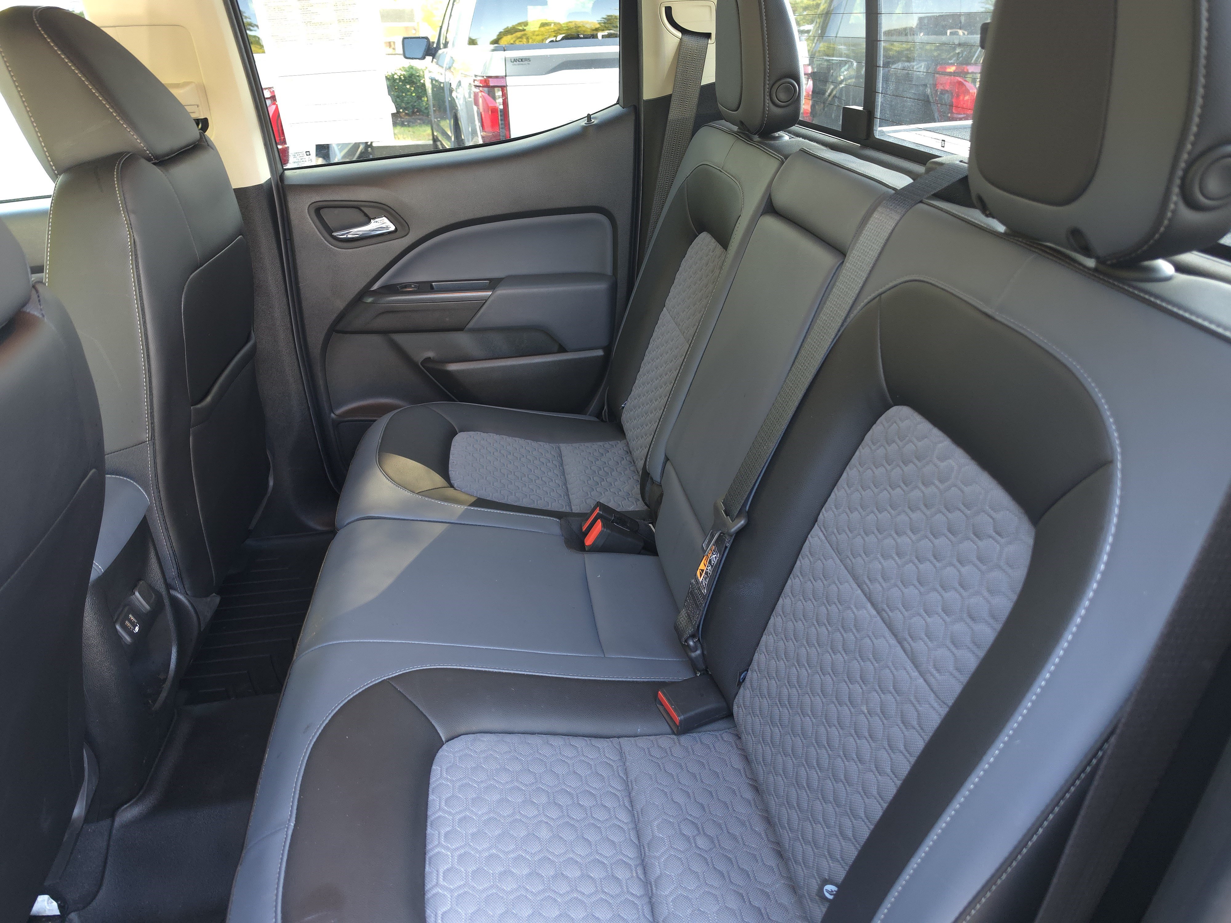 Used 2022 Chevrolet Colorado Z71 AWD/4WD image 14