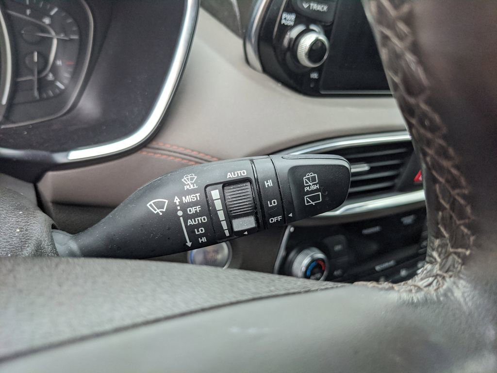 Used 2020 Hyundai Santa Fe Limited image 29