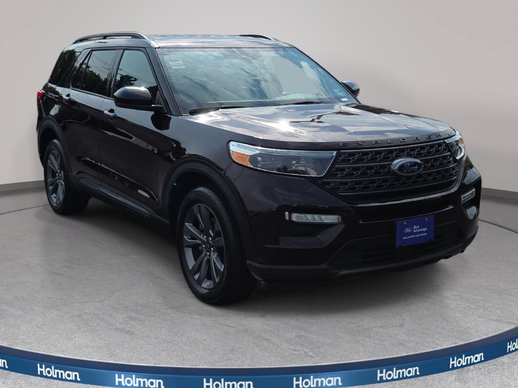 Certified 2023 Ford Explorer XLT w/ Equipment Group 202A AWD/4WD image 3