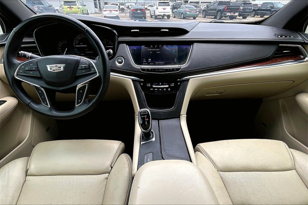 Used 2017 Cadillac XT5 Luxury w/ Driver Awareness Package image 7