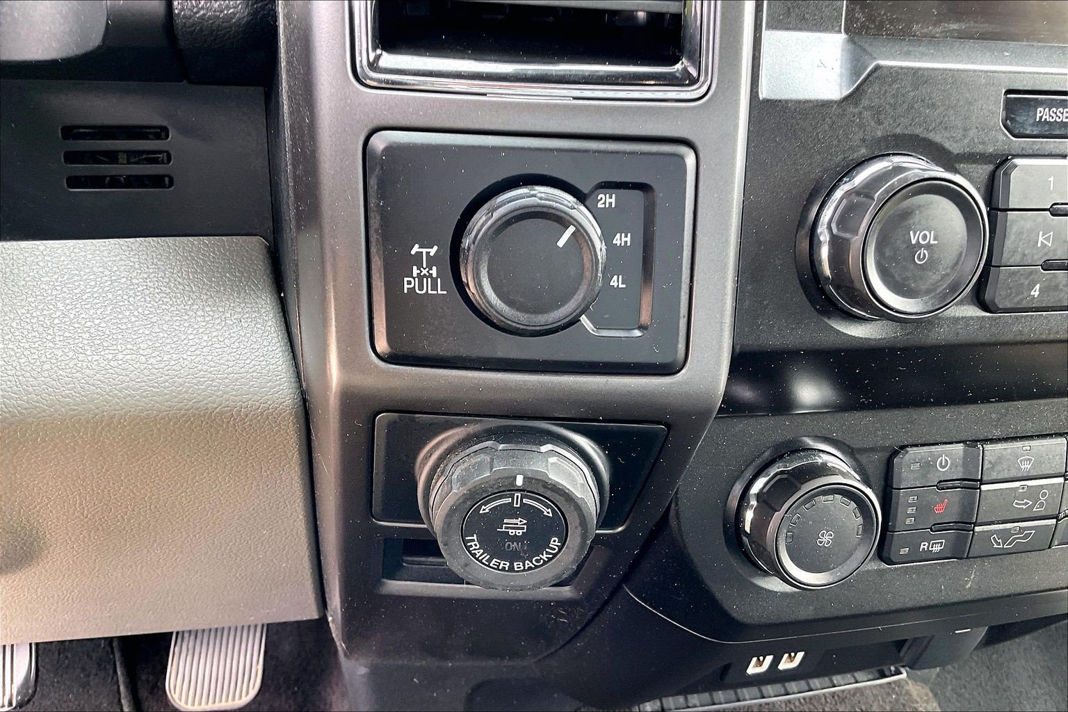 Certified 2020 Ford F150 XLT w/ Equipment Group 302A Luxury AWD/4WD image 33