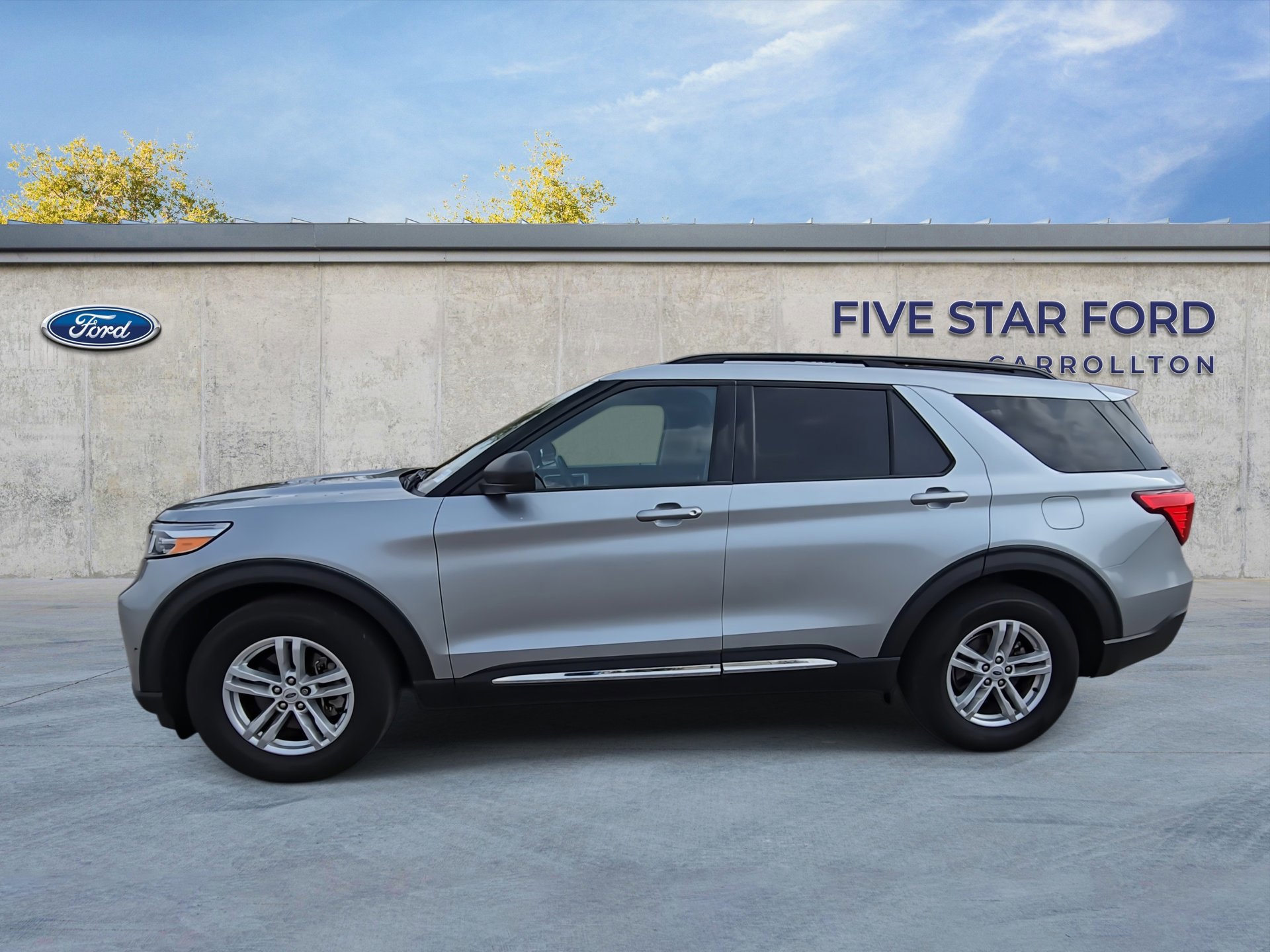 Certified 2022 Ford Explorer XLT image 2