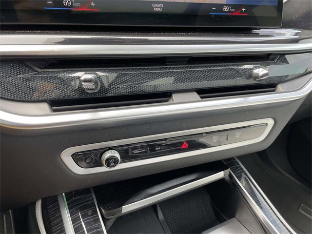 Used 2023 BMW X7 xDrive40i w/ M Sport Package image 32