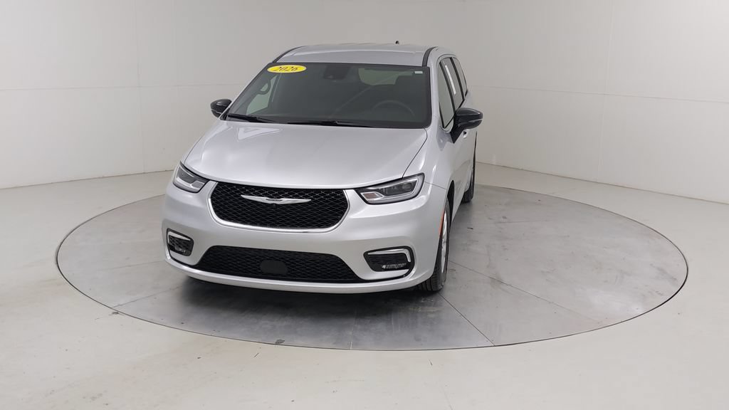 Used 2026 Chrysler Pacifica Select FWD image 8