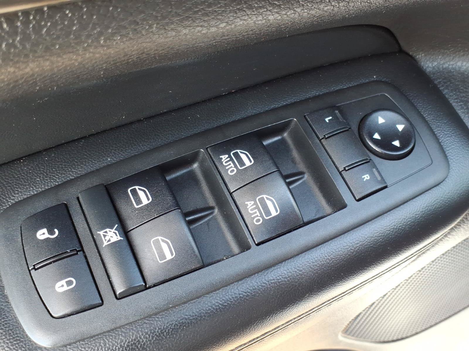 Used 2018 Jeep Grand Cherokee Altitude RWD image 11