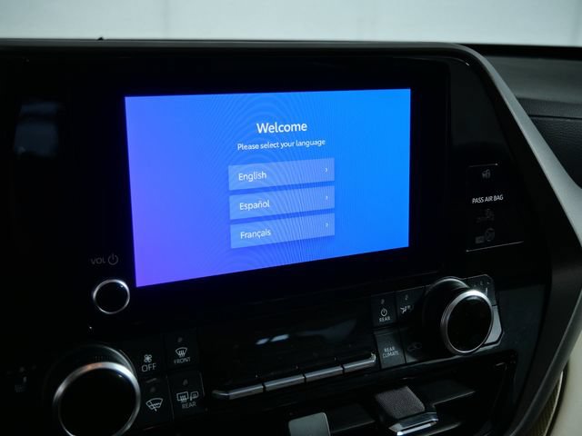 Used 2023 Toyota Highlander XLE AWD/4WD image 23