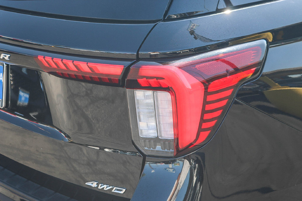 Certified 2025 Ford Explorer Active AWD/4WD image 12
