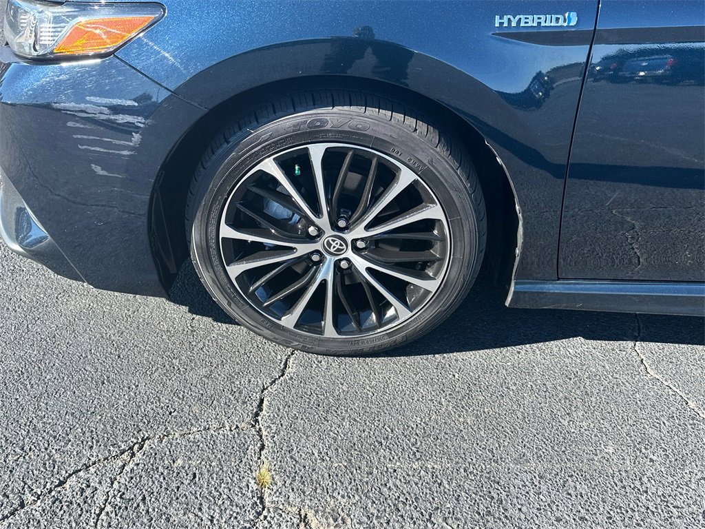 Used 2020 Toyota Camry SE image 11