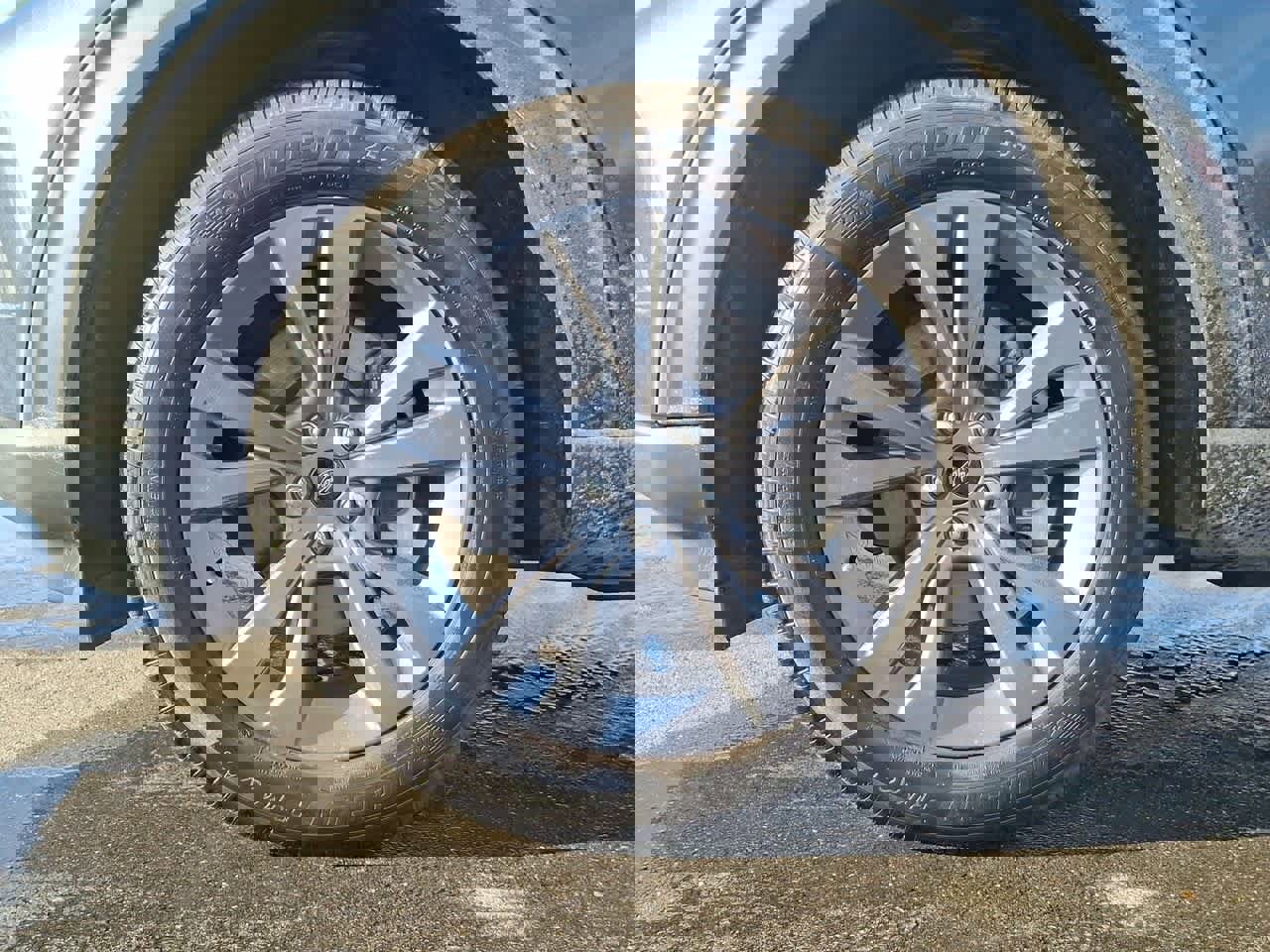 Certified 2022 Ford Explorer XLT w/ Equipment Group 202A image 29