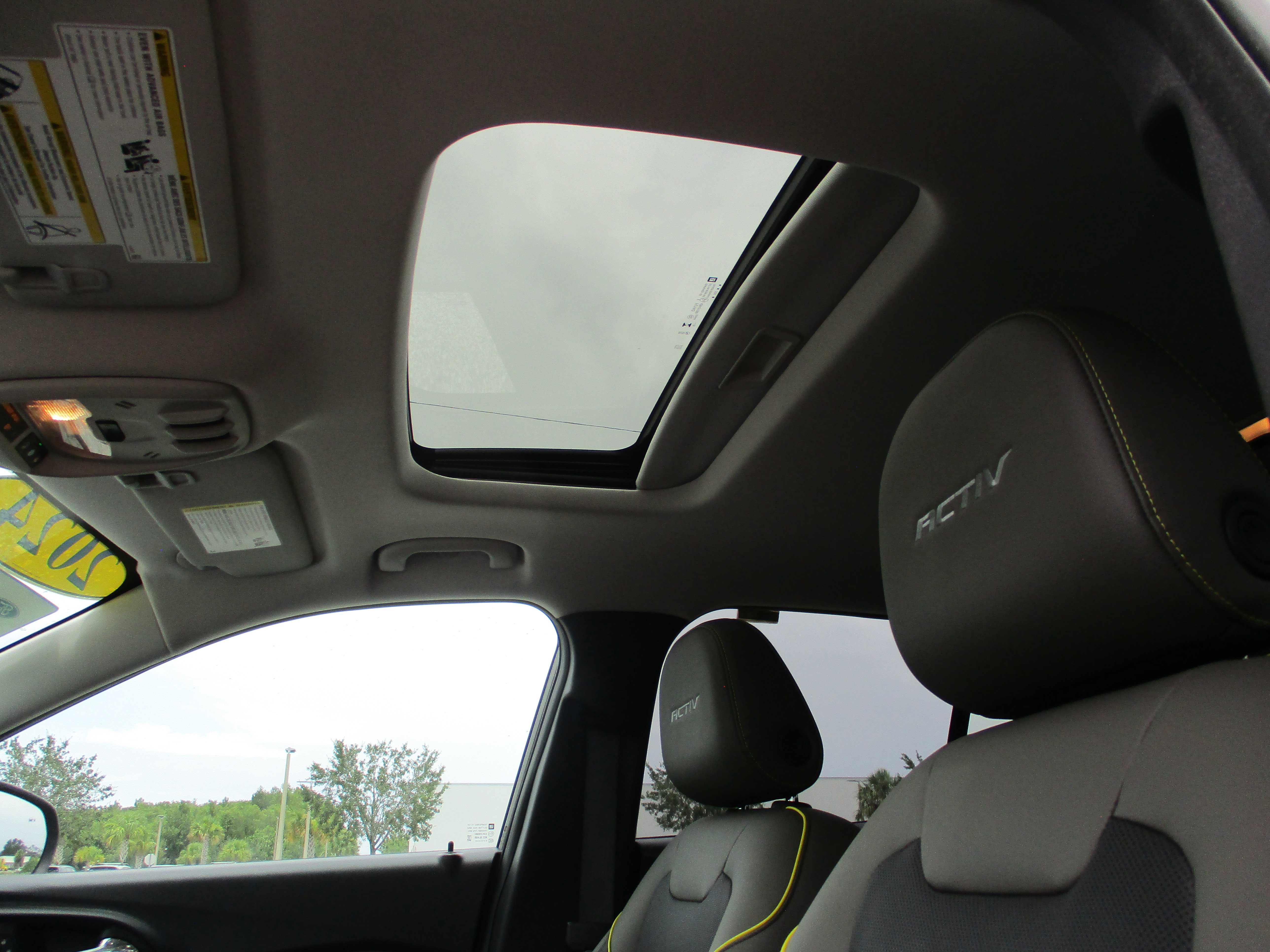 Used 2024 Chevrolet Trax ACTIV w/ Sunroof Package image 16