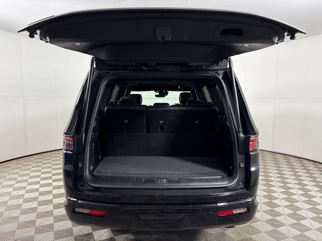 Used 2022 Jeep Wagoneer Series II AWD/4WD image 23